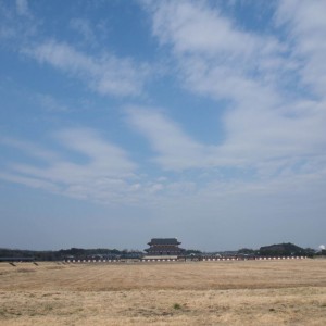 早春の平城京跡