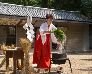 秋留神社明月祭の湯立て神事