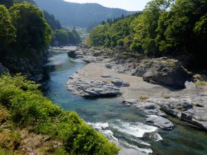 宮滝離宮対岸から